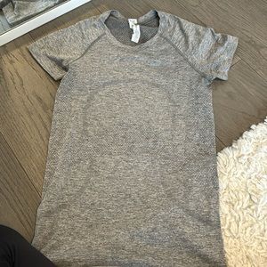 Lululemon grey top